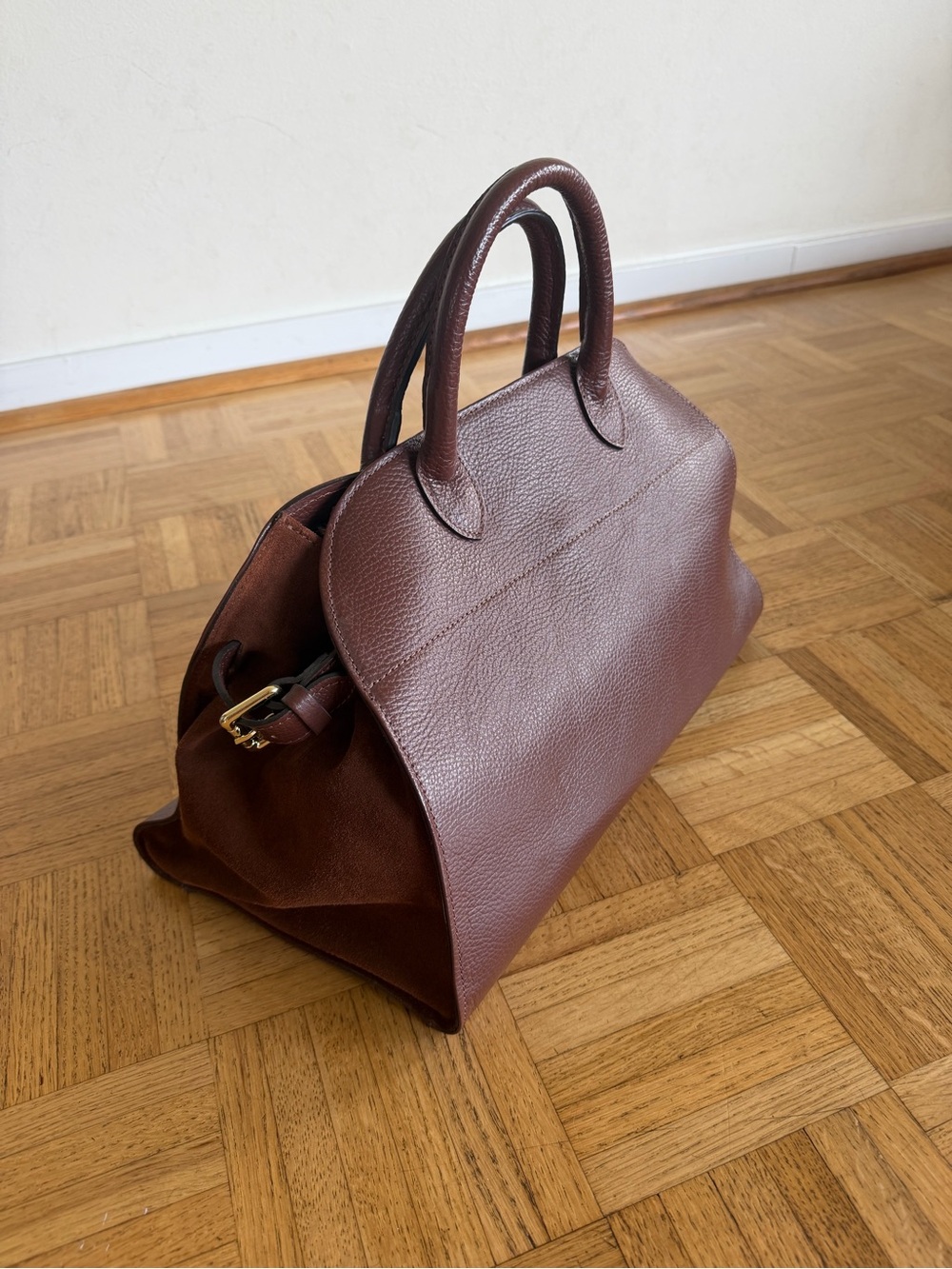 100% Genuine leather bag - Picture 2 of 9